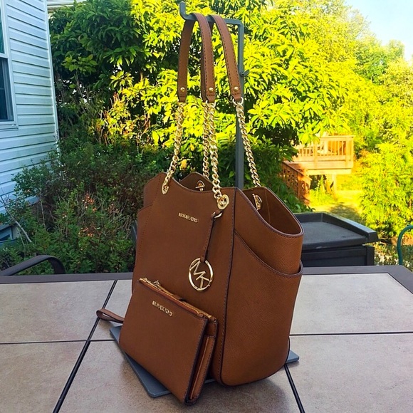 NWT Michael Kors Jet Set Chain Tote & Wristlet - Picture 2 of 6